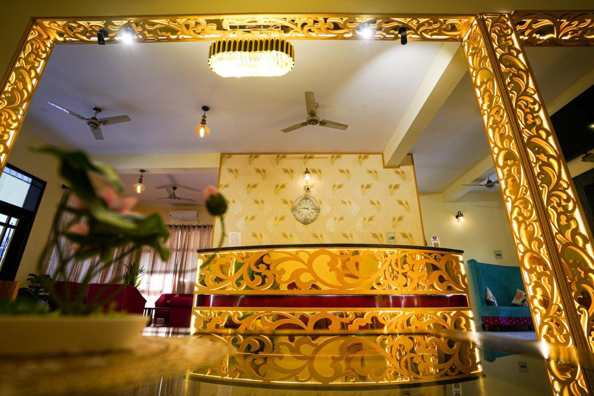 Hotel Neeraj Bhawan- Triveni Ghat Rishīkesh Eksteriør billede