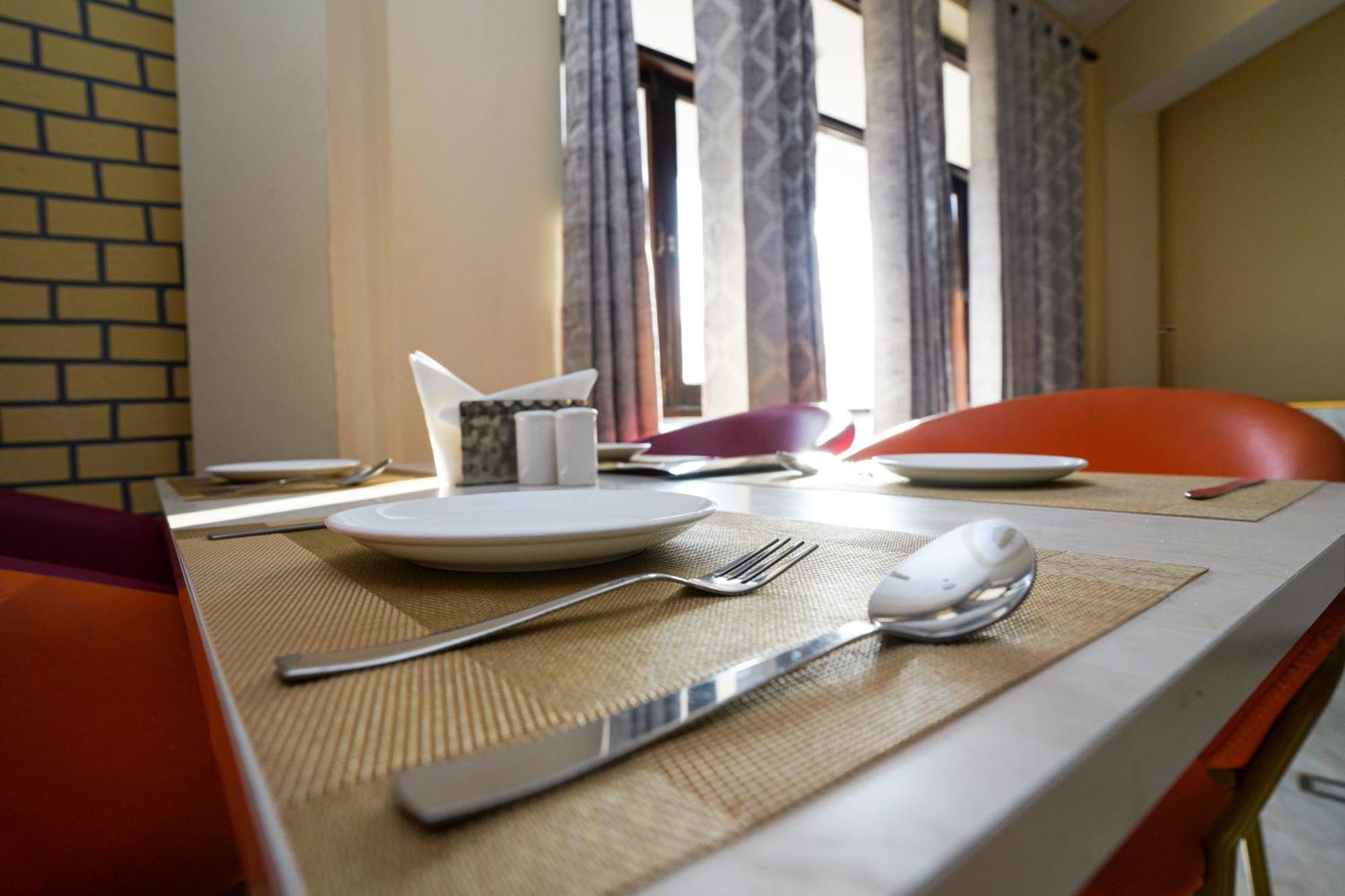 Hotel Neeraj Bhawan- Triveni Ghat Rishīkesh Eksteriør billede