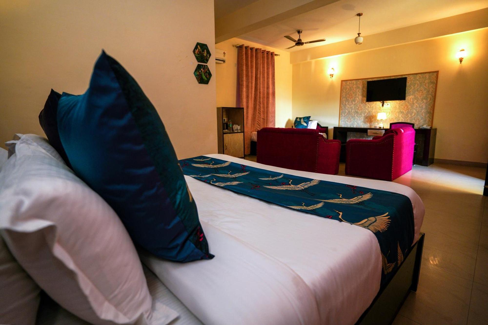 Hotel Neeraj Bhawan- Triveni Ghat Rishīkesh Eksteriør billede