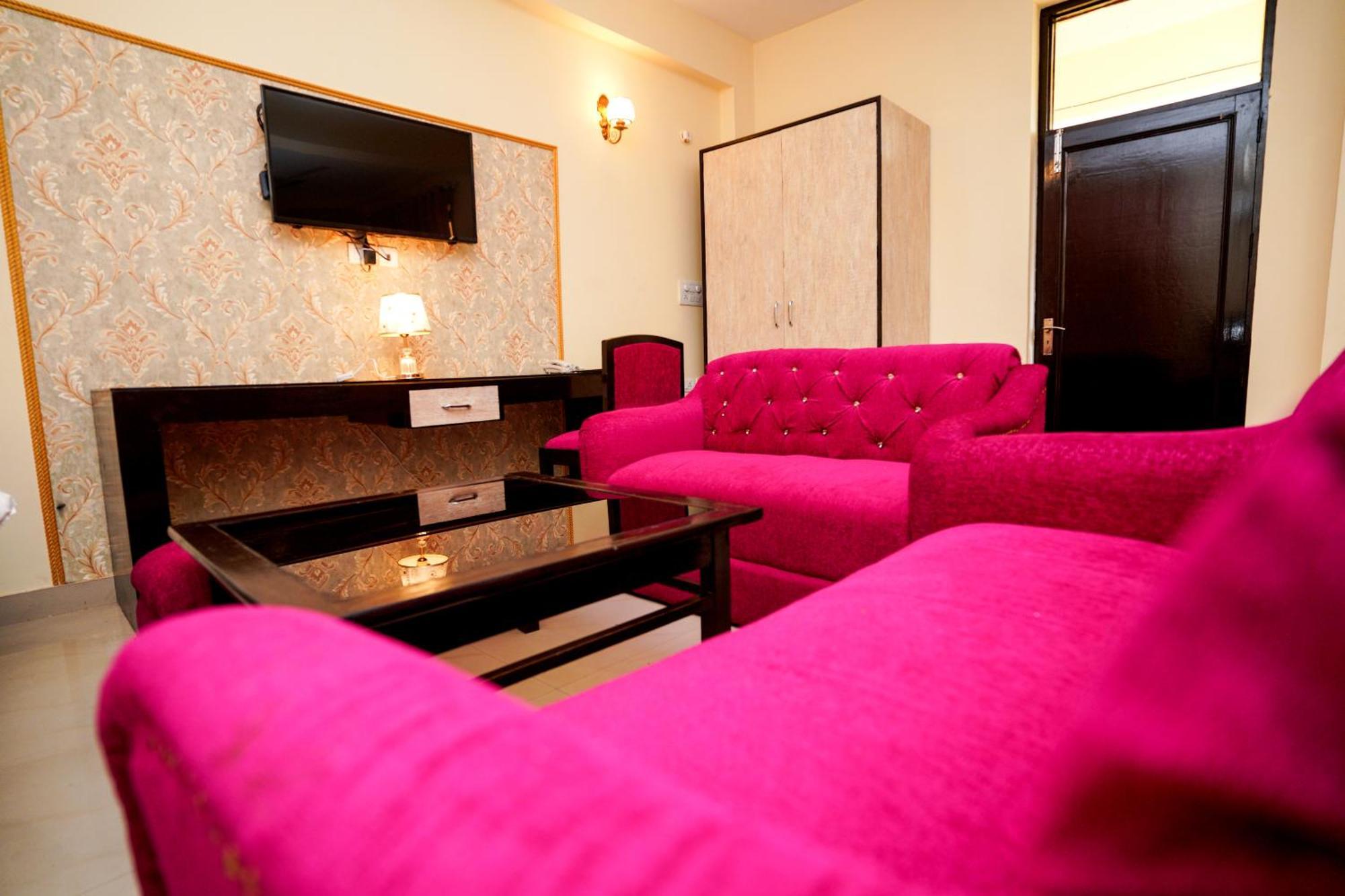 Hotel Neeraj Bhawan- Triveni Ghat Rishīkesh Eksteriør billede