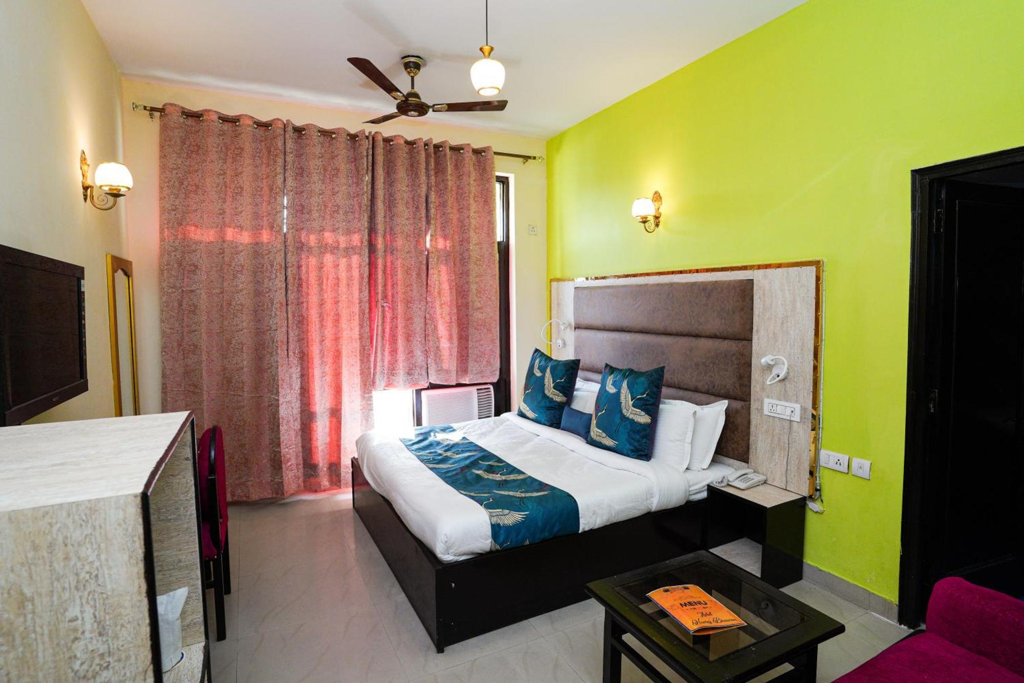 Hotel Neeraj Bhawan- Triveni Ghat Rishīkesh Eksteriør billede