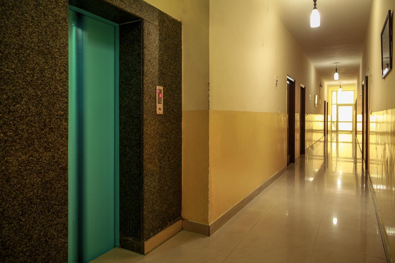 Hotel Neeraj Bhawan- Triveni Ghat Rishīkesh Eksteriør billede