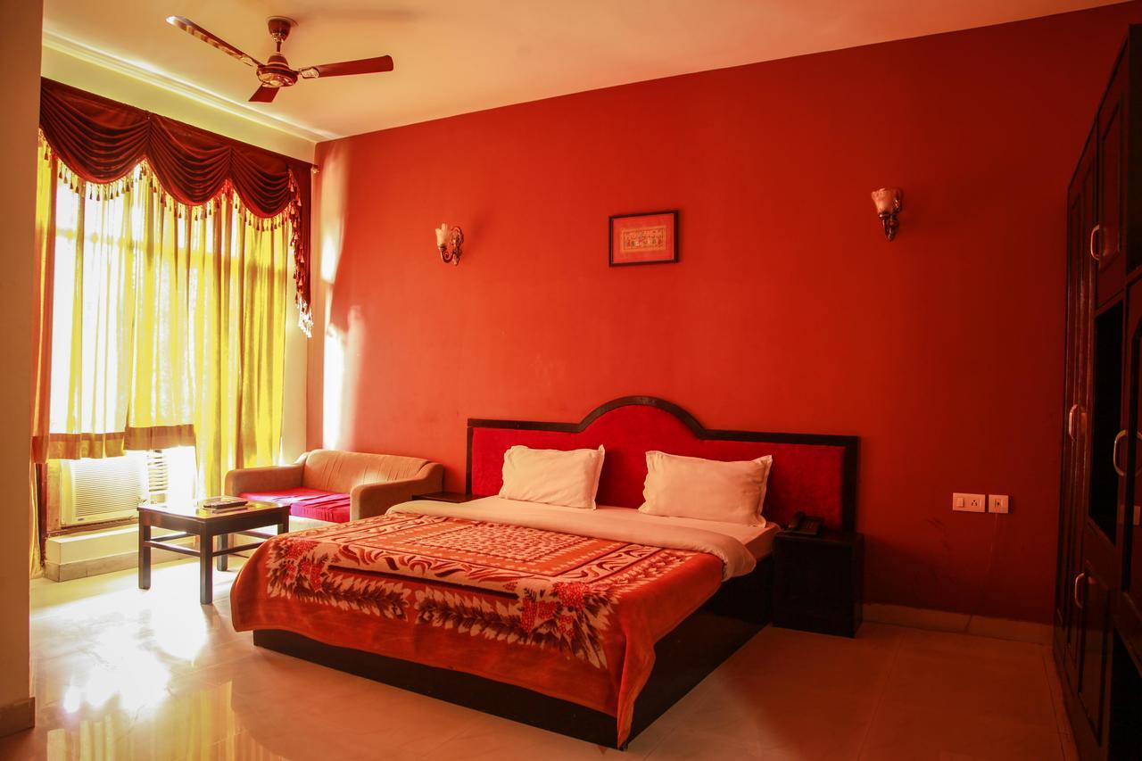 Hotel Neeraj Bhawan- Triveni Ghat Rishīkesh Eksteriør billede