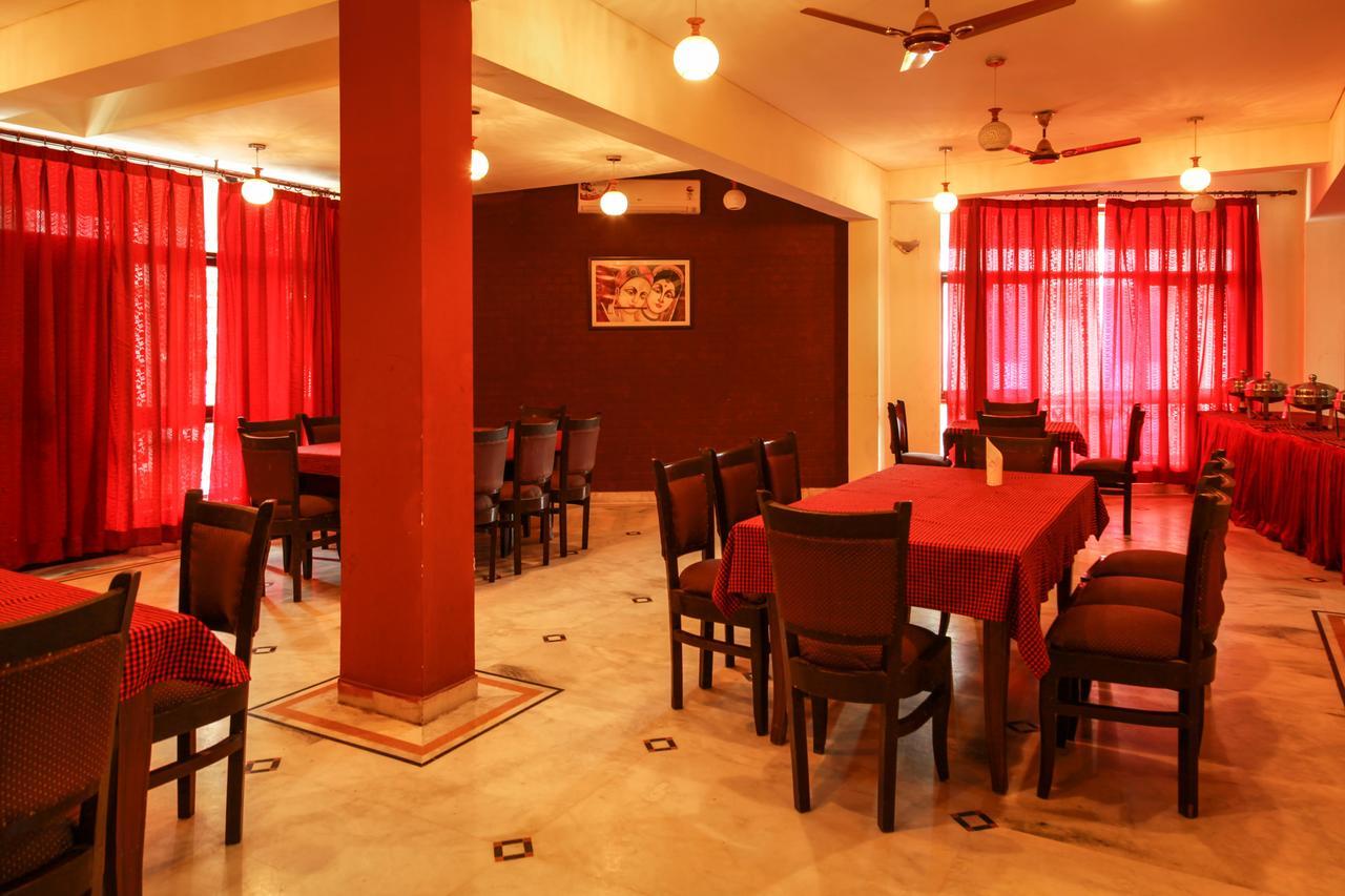 Hotel Neeraj Bhawan- Triveni Ghat Rishīkesh Eksteriør billede