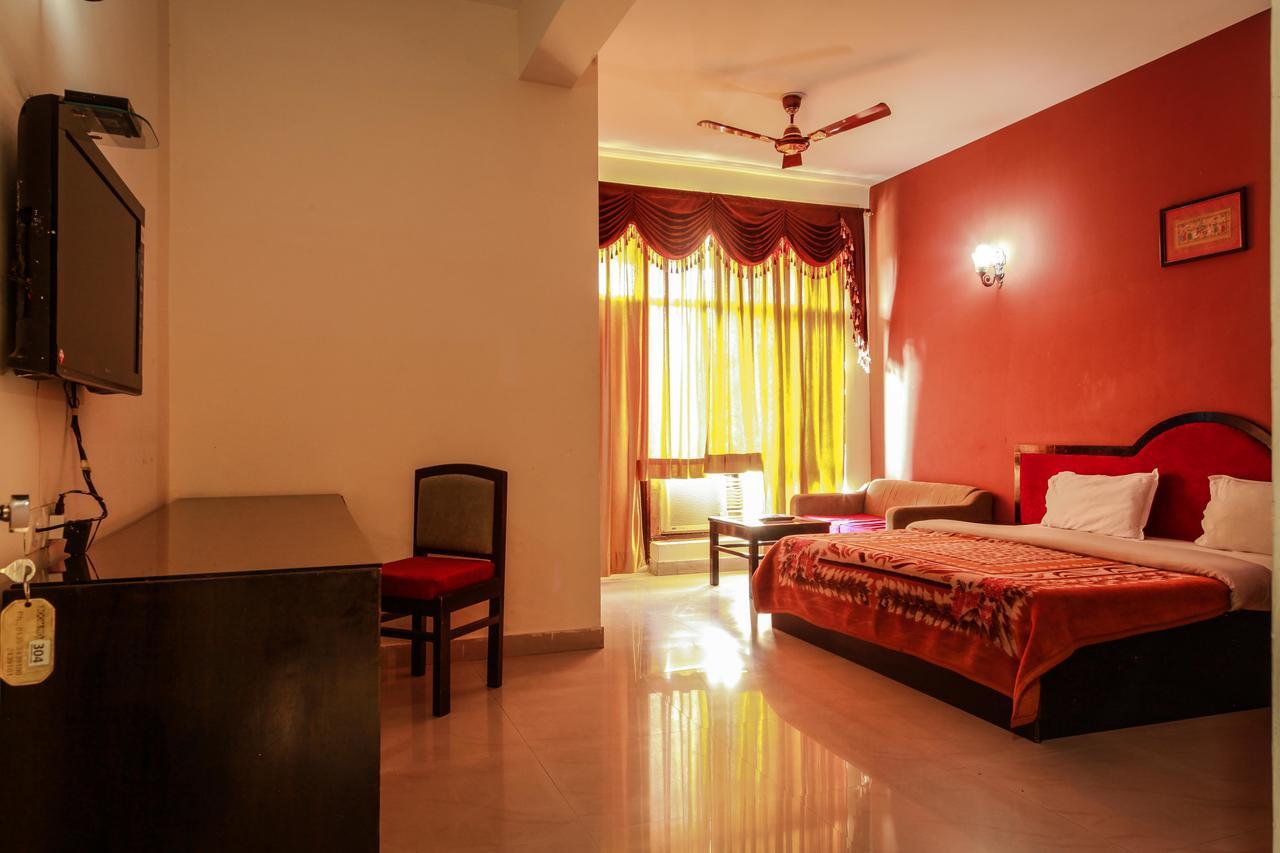 Hotel Neeraj Bhawan- Triveni Ghat Rishīkesh Eksteriør billede