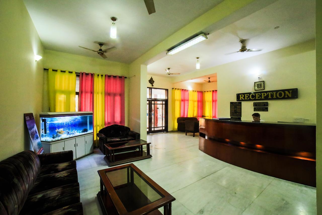 Hotel Neeraj Bhawan- Triveni Ghat Rishīkesh Eksteriør billede