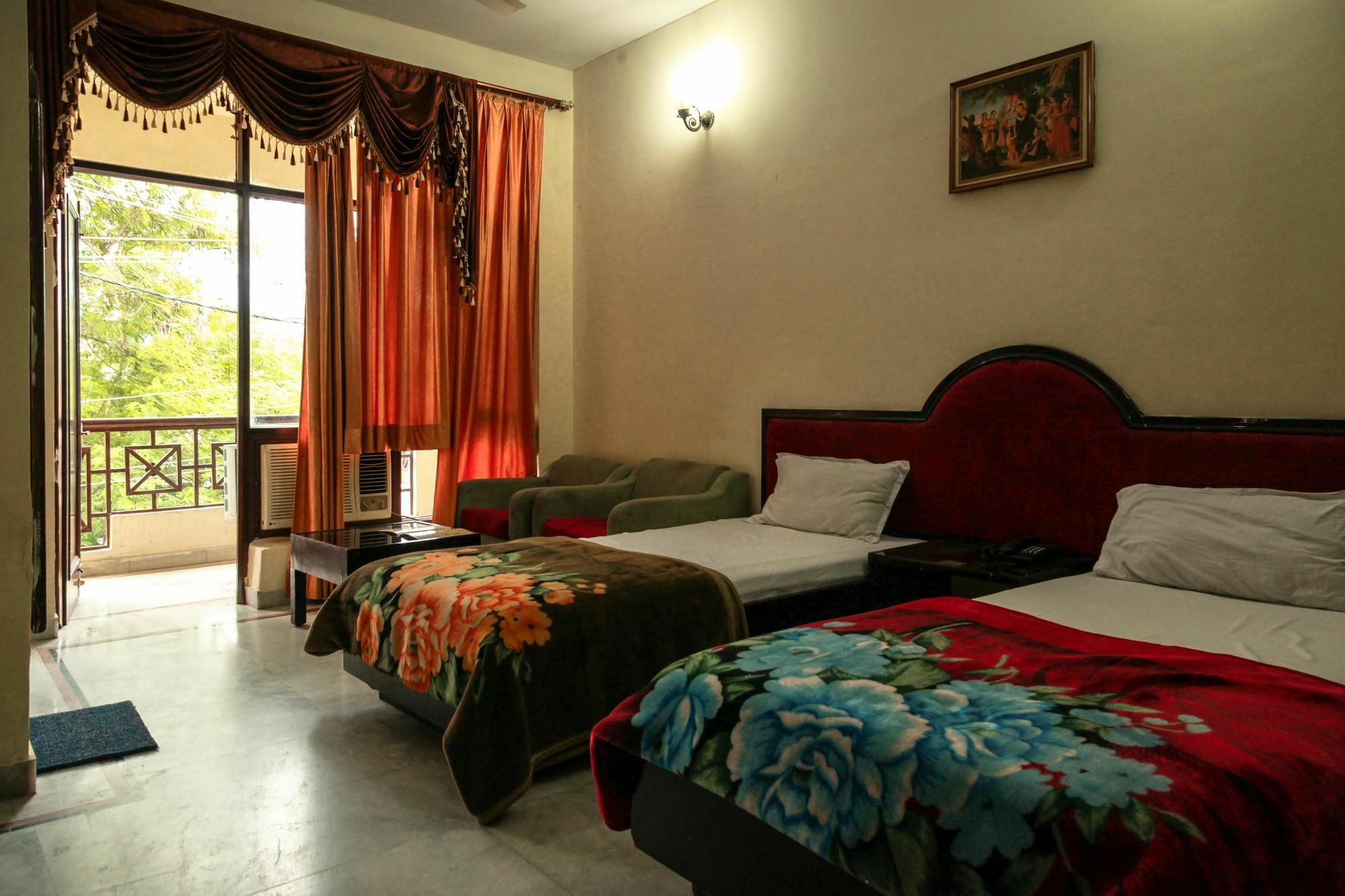 Hotel Neeraj Bhawan- Triveni Ghat Rishīkesh Eksteriør billede